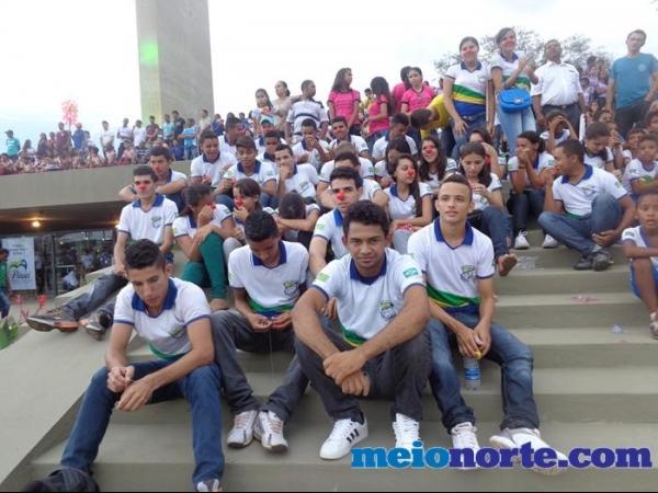 Alunos de Domingos Mourão fazem protesto durante evento no monumento aos heróis do Jenipapo. - Imagem 5
