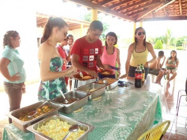 CRAS promove dia de lazer para os adolescentes do Pro - jovem no Sítio Guimarães - Imagem 3