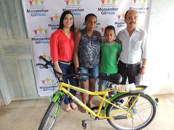               Bicicletas facilitaram o acesso escolar a estudantes da rede municipal - Imagem 6