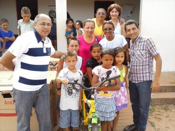 Secretaria de Educação entrega bicicletas aos alunos de localidades - Imagem 11