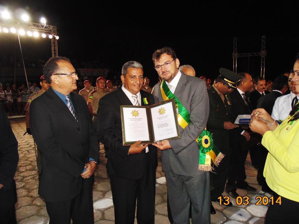 Prefeito Zé Resende é homenageado em comemoração alusiva a Batalha do Jenipapo