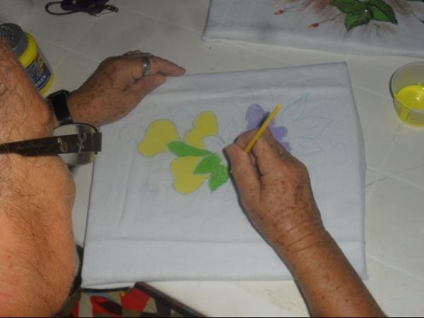 Idosos de Santo Inácio participaram de oficina de Pintura  - Imagem 1