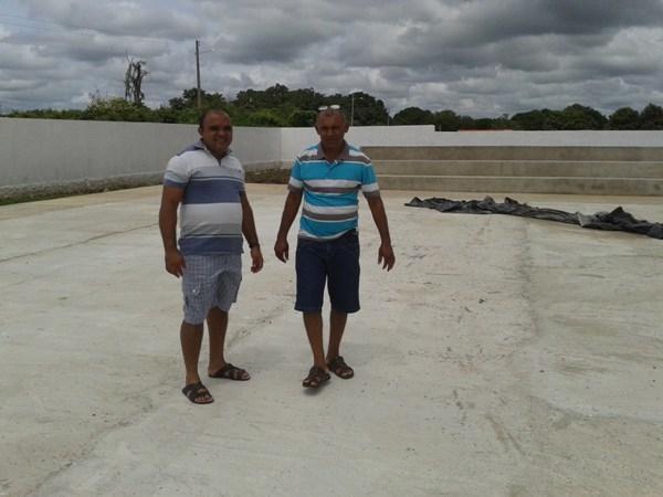 Prefeito e Secretario visitam obra da Quadra de Esporte no Baixão do Côco - Imagem 6