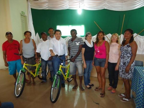 Prefeito Dr.Zé Maria faz entrega de Bicicletas aos Alunos do Interior - Imagem 29