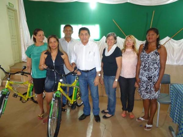 Prefeito Dr.Zé Maria faz entrega de Bicicletas aos Alunos do Interior - Imagem 34