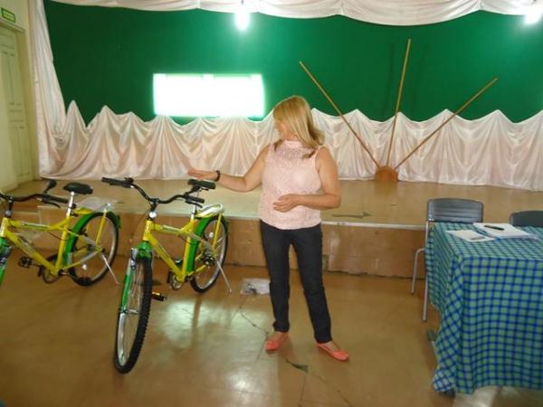 Prefeito Dr.Zé Maria faz entrega de Bicicletas aos Alunos do Interior - Imagem 54
