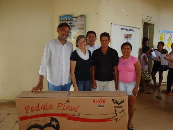 Prefeito Dr.Zé Maria faz entrega de Bicicletas aos Alunos do Interior - Imagem 11
