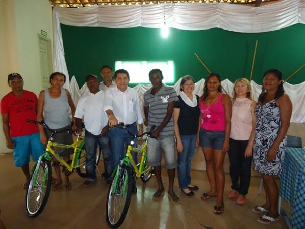 Prefeito Dr.Zé Maria faz entrega de Bicicletas aos Alunos do Interior - Imagem 30