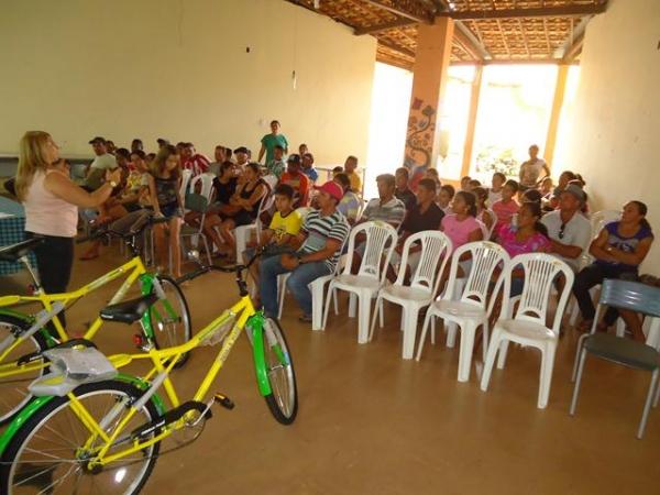 Prefeito Dr.Zé Maria faz entrega de Bicicletas aos Alunos do Interior - Imagem 51