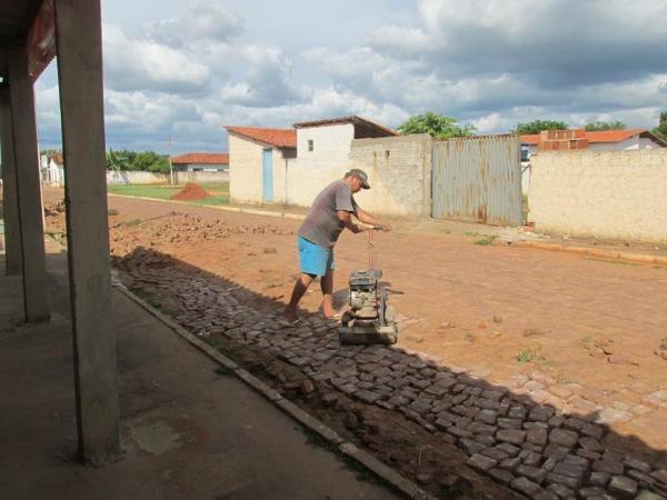 A prefeitura de Cristalândia  recupera os calçamentos - Imagem 7