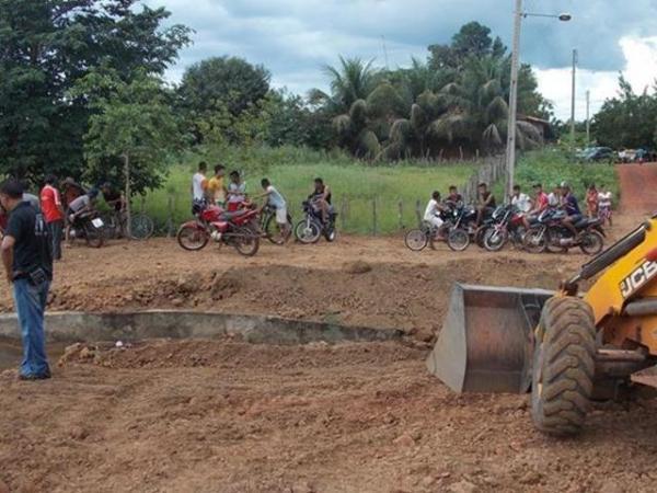 Prefeitura de Batalha recupera trecho de estrada que poderia causar desmoronamento da barragem no povoado Caraibasâ€ - Imagem 7