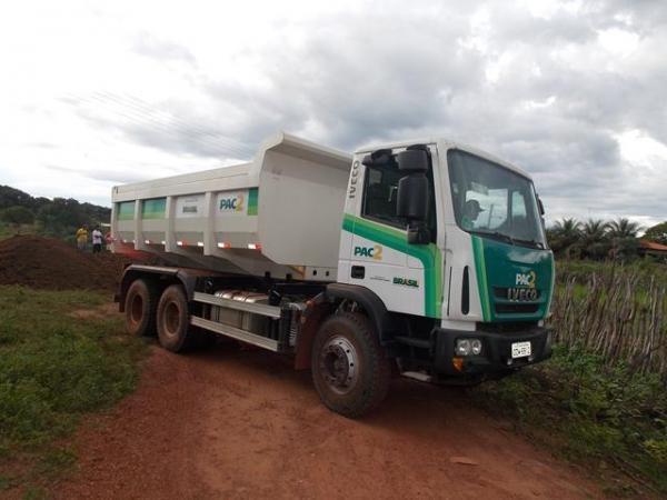 Prefeitura de Batalha recebe caminhão caçamba do Governo Federal - Imagem 2