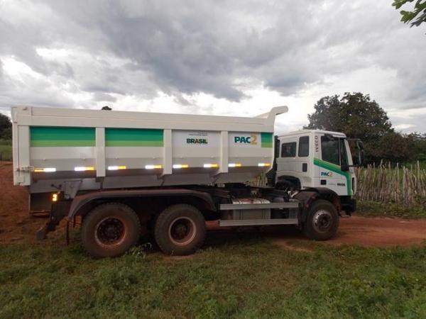 Prefeitura de Batalha recebe caminhão caçamba do Governo Federal - Imagem 3