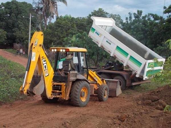 Prefeitura de Batalha recupera trecho de estrada que poderia causar desmoronamento da barragem no povoado Caraibasâ€ - Imagem 1