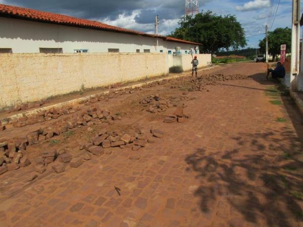 A prefeitura de Cristalândia  recupera os calçamentos - Imagem 17