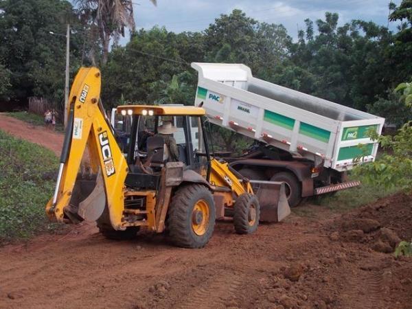 Prefeitura de Batalha recebe caminhão caçamba do Governo Federal - Imagem 4
