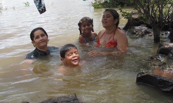 Milena Andrade comemorou aniversário em um domingo de sol e rio Longa - Imagem 1