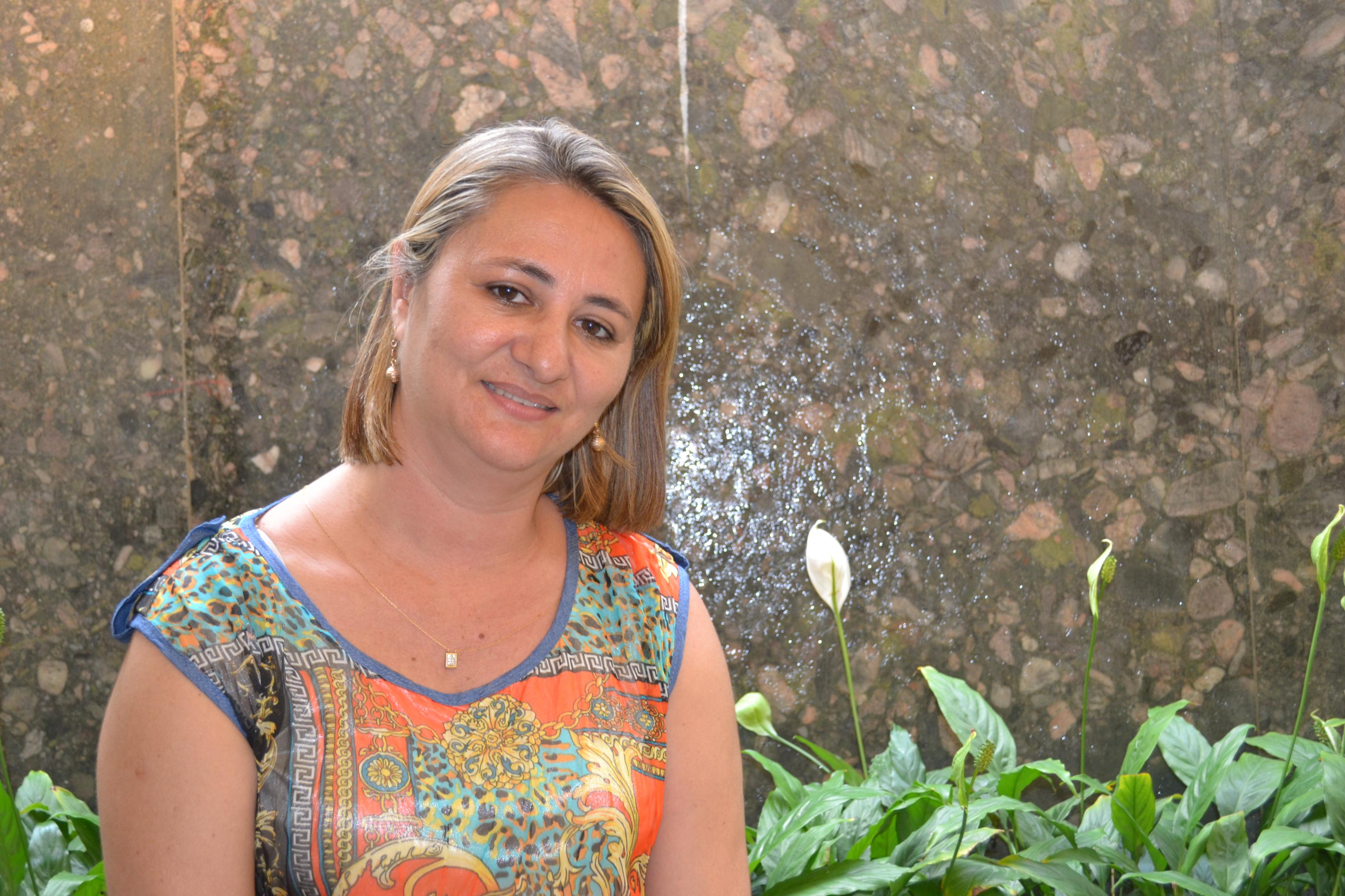 Remediense aniversaria e comemora ao lado da família