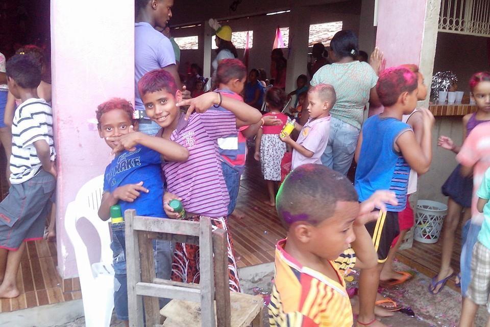 PETI, PROJOVEM e Crianças assistidas pela Brinquedoteca brincam e festejam junto o carnaval