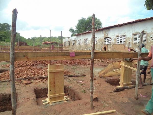 Prefeito Reginaldo do Simão da início a construção da Escola Municipal - Imagem 6
