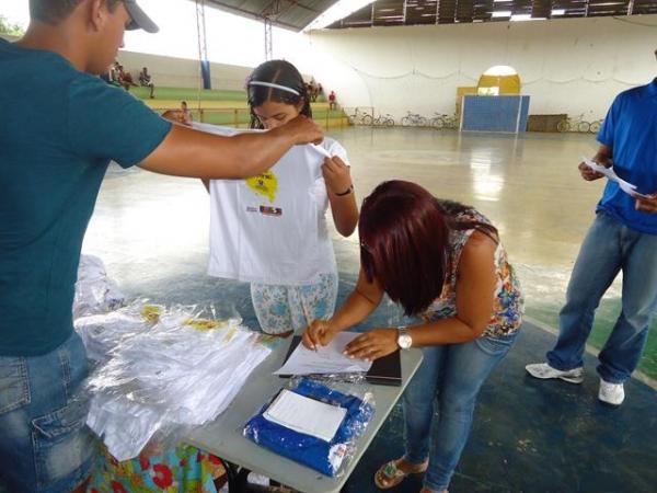 Programa 2 Tempo realiza distribuição de Camisetas - Imagem 4