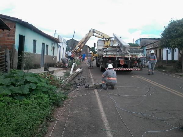 Após acidente, energia elétrica é restabelecida em três bairros de Santa Rosa do Piauí