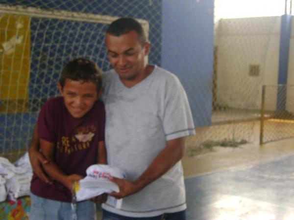 Programa 2 Tempo realiza distribuição de Camisetas - Imagem 37