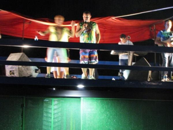 Duas bandas fizeram a animação da galera na primeira noite de carnaval em Miguel Alves - Imagem 58