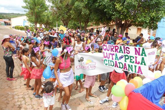 CRAS REALISA FOLIA 2014 EM CURRAIS