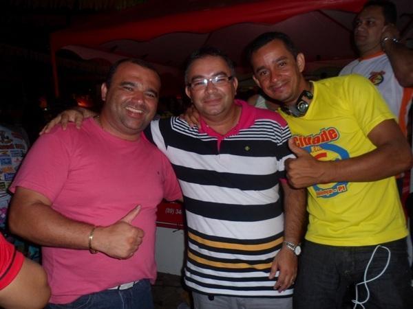 Carnaval 2014: Foliões lotaram a o corredor da folia primeira noite de carnaval - Imagem 32