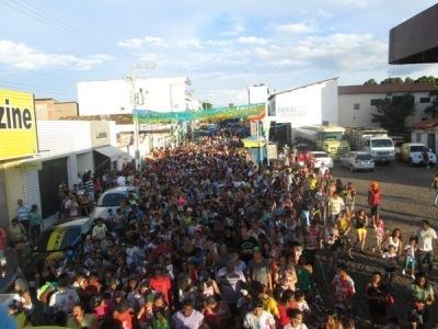 Carnaval 2014: Bloco Infantil Algodão Doce leva multidão as ruas de Valença - Imagem 16