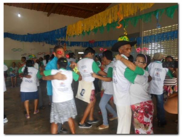 Carnaval da melhor idade foi um sucesso! - Imagem 38