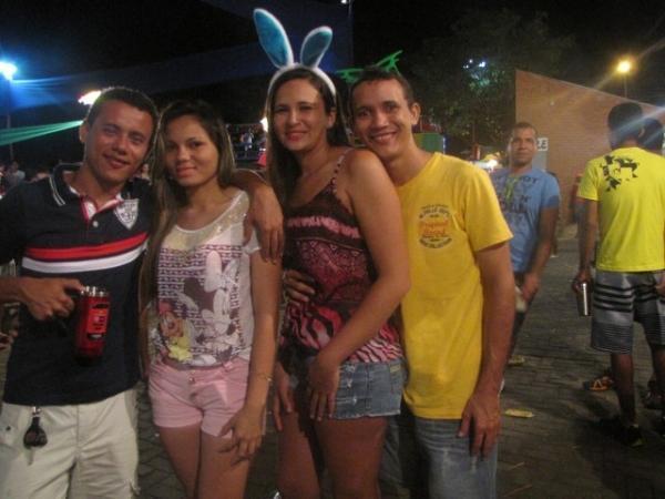 Duas bandas fizeram a animação da galera na primeira noite de carnaval em Miguel Alves - Imagem 6