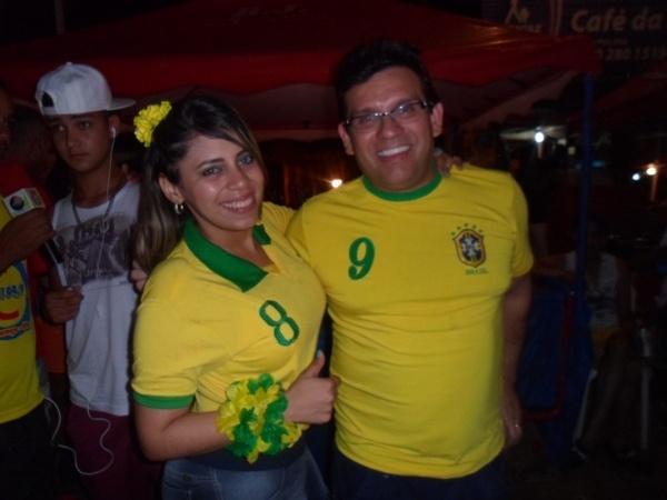 Carnaval 2014: Foliões lotaram a o corredor da folia primeira noite de carnaval - Imagem 2