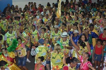 A Melhor Idade faz a alegria da primeira noite do Carnaval de Luzilândia - Imagem 7