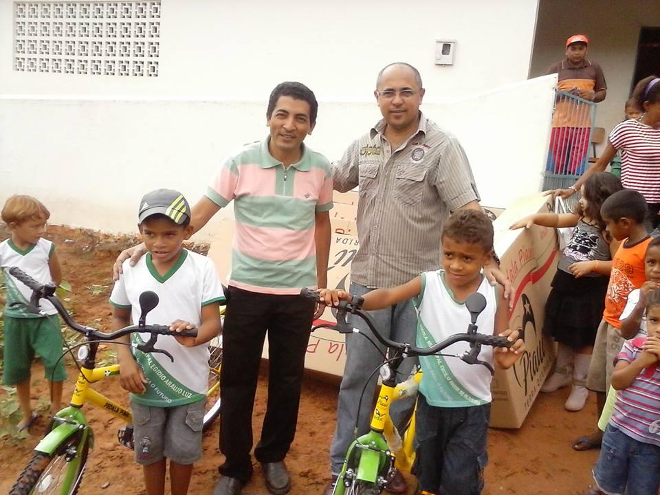  Secretaria de Educação entrega bicicletas aos alunos da rede municipal de ensino