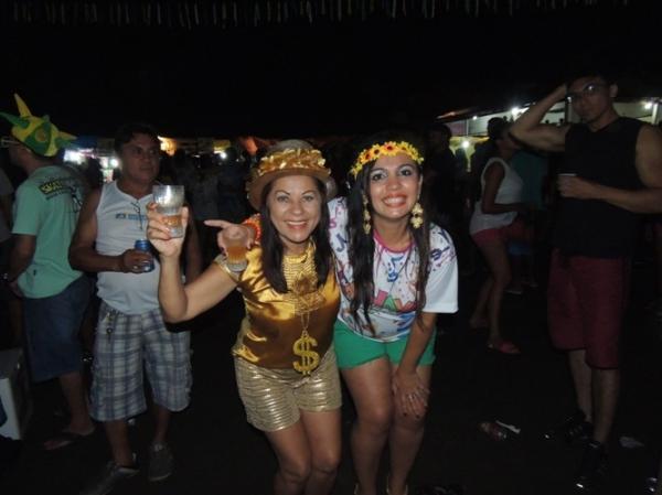 Confira os melhores cliques do 1ª dia de carnaval 2014 em Curralinhos  - Imagem 61