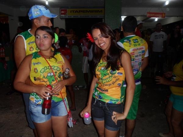 Carnaval 2014: Foliões lotaram a o corredor da folia primeira noite de carnaval - Imagem 33
