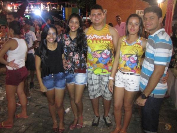 Duas bandas fizeram a animação da galera na primeira noite de carnaval em Miguel Alves - Imagem 38