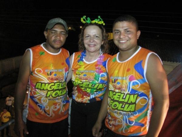 Duas bandas fizeram a animação da galera na primeira noite de carnaval em Miguel Alves - Imagem 42