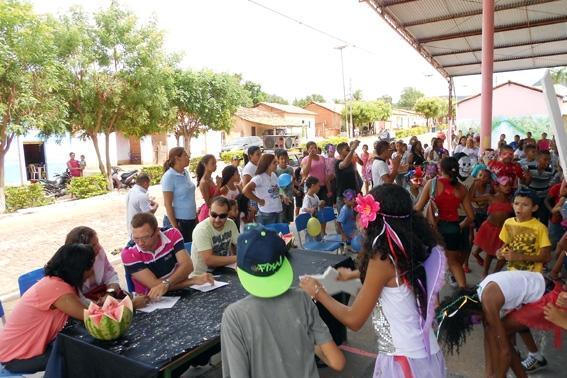CRAS REALISA FOLIA 2014 EM CURRAIS - Imagem 31