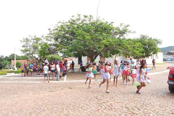 CRAS REALISA FOLIA 2014 EM CURRAIS - Imagem 41