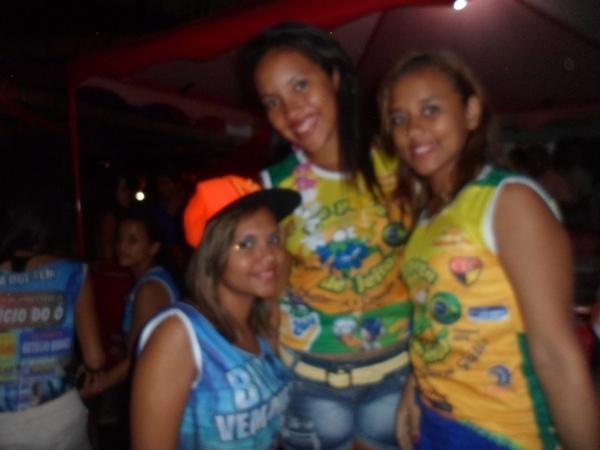 Carnaval 2014: Foliões lotaram a o corredor da folia primeira noite de carnaval - Imagem 30