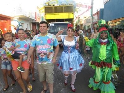 Carnaval 2014: Bloco Infantil Algodão Doce leva multidão as ruas de Valença - Imagem 12