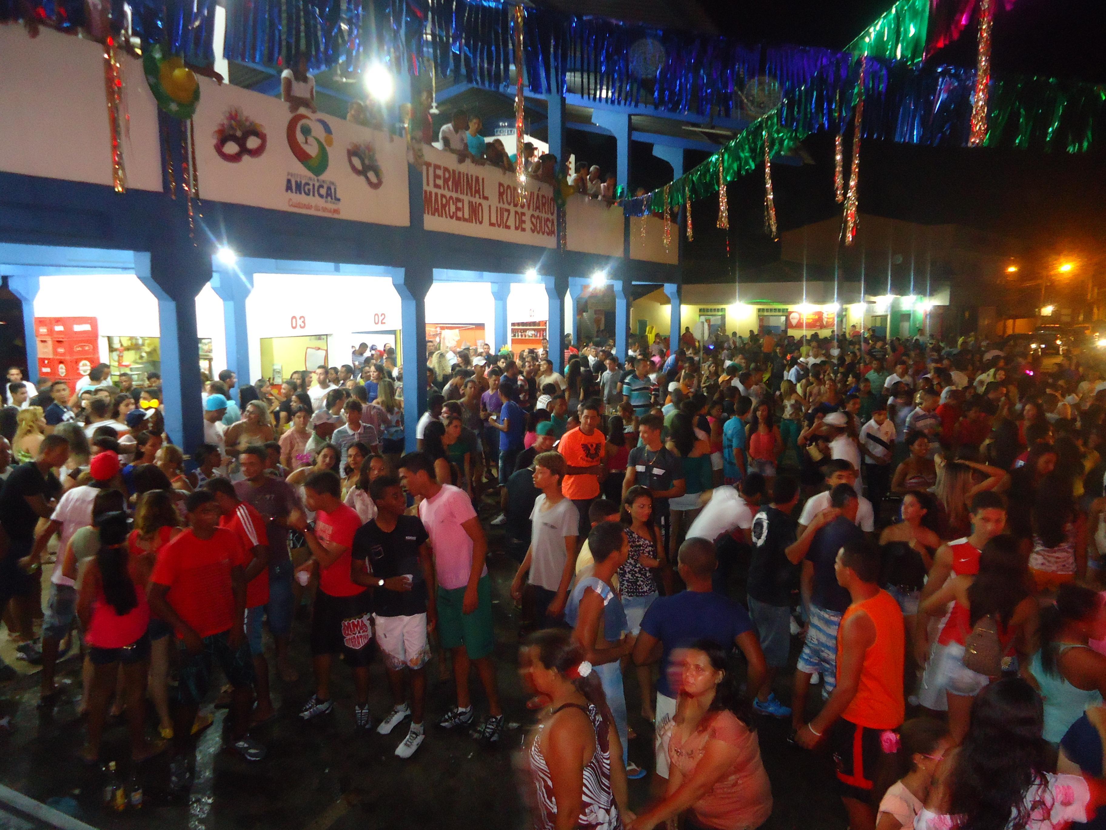 Confira como foi o primeiro dia de carnaval em Angical