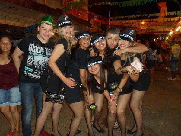 Carnaval 2014: Foliões lotaram a o corredor da folia primeira noite de carnaval - Imagem 22