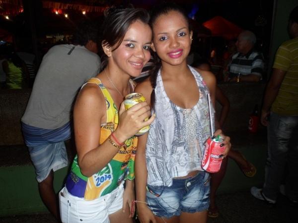 Carnaval 2014: Foliões lotaram a o corredor da folia primeira noite de carnaval - Imagem 25