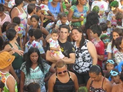 Carnaval 2014: Bloco Infantil Algodão Doce leva multidão as ruas de Valença - Imagem 5