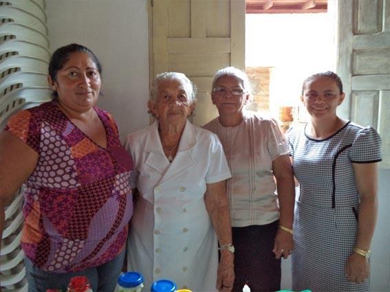 Maria da Cruz festeja 82 anos de pura jovialidade - Imagem 9