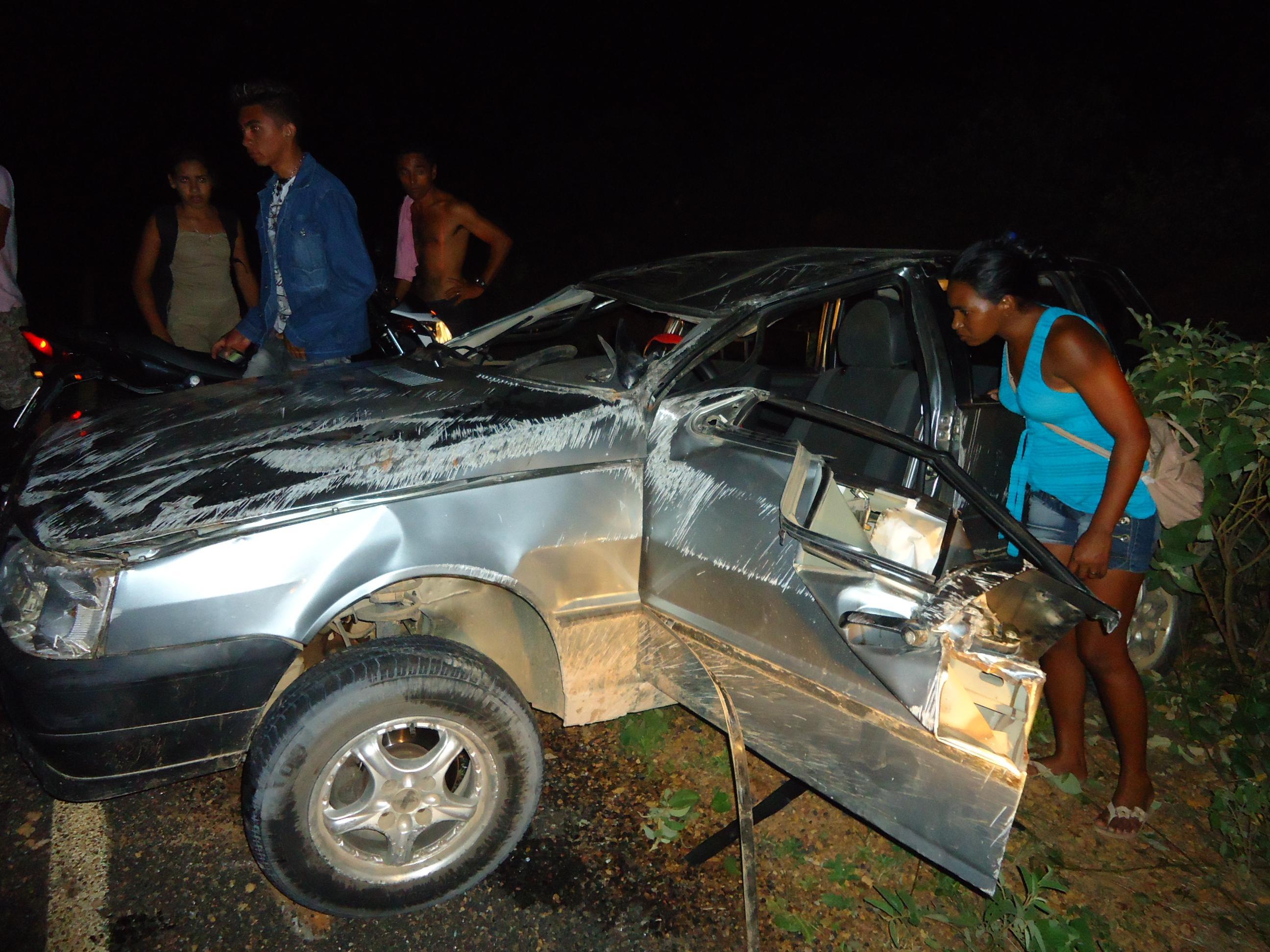 Grave acidente deixa três feridos na PI-115
